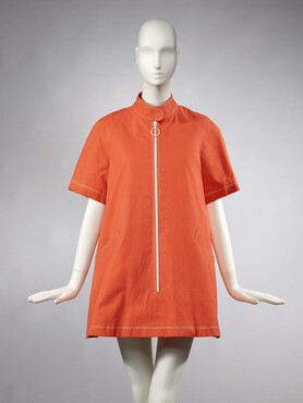 Frans Molenaar, mini dress, cotton, ca. 1967 Kunstmuseum Den Haag Worn by Mies Bouwman; gift of the children of Mies Bouwman. Photo: Alice de Groot, Kunstmuseum Den Haag