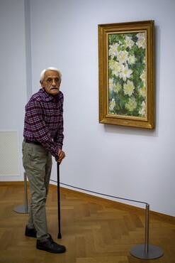 Bezoeker op zaal in de tentoonstelling 'Monet'. © Franck Doho.
