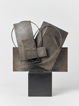 Julio González (1876-1942) Le Baiser (The Kiss), 1930, Iron, 26.7 x 28.3 x 9.5 cm, Staatsgalerie Stuttgart