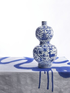 Bottle with Shou character for longevity, China, 1522-1566, porcelain (collection Gemeentemuseum Den Haag)