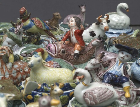 Terrines met deksels in de vorm van dieren, Delft, 1750-1800, tinglazuuraardewerk, Kunstmuseum Den Haag – The Lavino Collection