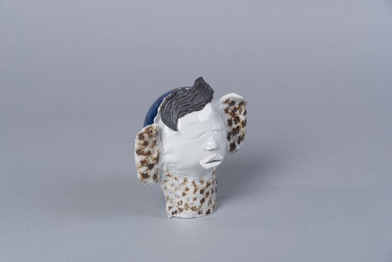 Helen Frik, Shy Japanese Girl, 2017, privé verzameling CH, ontzameld uit The Frik Collection Ceramic Museum