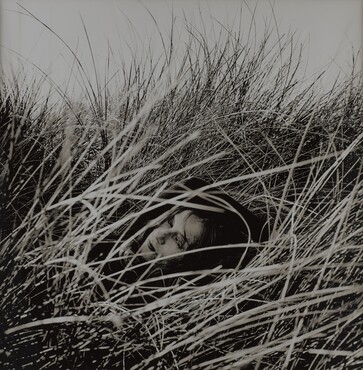 Anton Corbijn (1955), Isabelle Huppert, 2007, Lithprint, collectie Kunstmuseum Den Haag.