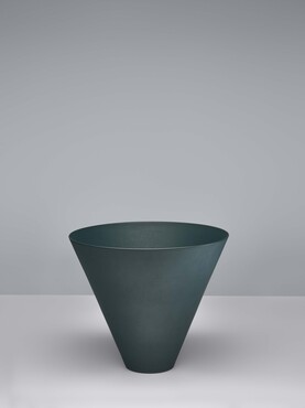 Geert Lap, Keramische vorm, 1988, ø 28,5 x h 24,6 cm, gedraaid steengoed met terra sigillata-glazuur. Foto Erik & Petra Hesmerg