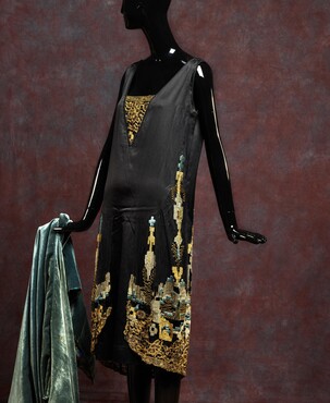  Evening dress in  ‘oriental fantasy look’, c. 1927, Kunstmuseum Den Haag. Photo: Alice de Groot.