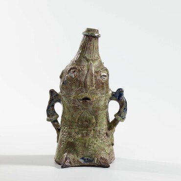 Harm Kamerlingh Onnes, Staande figuur, ongedateerd, polychroom geglazuurd aardewerk, hoogte 22 cm, Kunstmuseum Den Haag.