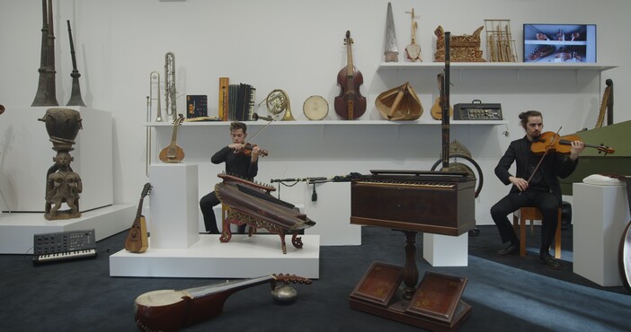 Sounds Good is a presentation of almost eighty musical instruments from the museum’s collection, Engelen’s scores, films and – not unimportantly – the music itself.