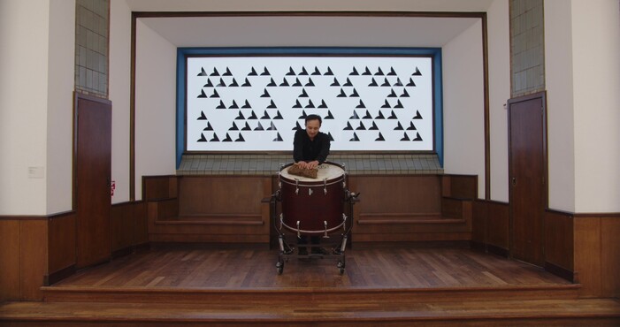 Speciaal voor deze tentoonstelling schreef Engelen namelijk zeven nieuwe composities. Audio- en filmopnamen van de uitvoering van deze composities zijn een prominent onderdeel van de installatie.