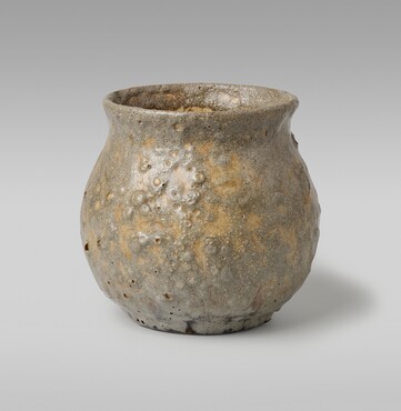 Hein Andrée (1882-1961) Vase with ‘Fish Roe’ glaze, 1928-1930 height 13,5 cm Photo: Jan Zweerts