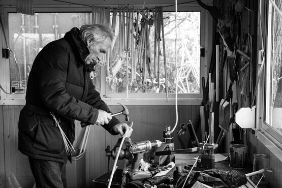 Theo Jansen aan het werk. Ypenburg 2017 Foto: Doris van Iperen