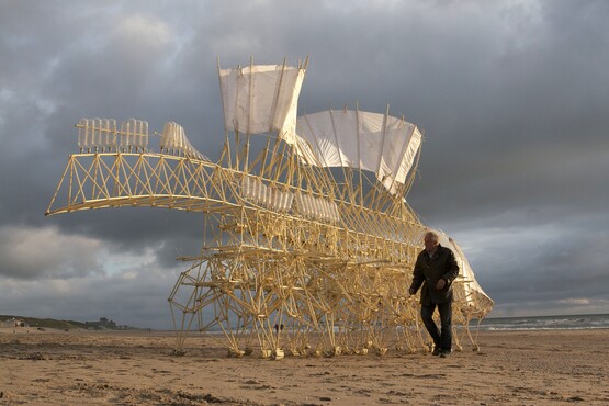 Theo Jansen, Animaris Umerus, Scheveningen 2009. Foto: Loek van der Klis