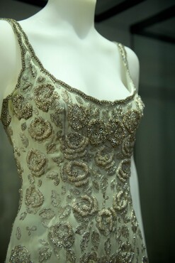 Image room ‘Royals & Rebels – British Fashion. Photographer: Mike Bink