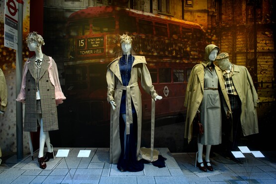 Image room ‘Royals & Rebels – British Fashion. Photographer: Mike Bink