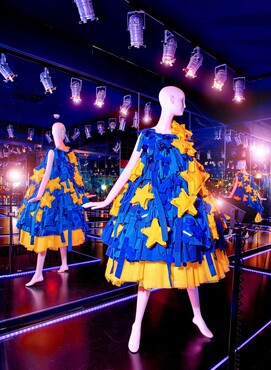 Bas Kosters, Dress, 2018, in Wonderkamers, Kunstmuseum Den Haag. Photo: Alice de Groot