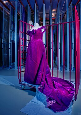 Van Scherpenzeel-Kahn, Amsterdam (attributed to, possibly design by Worth, Parijs) Evening dress, ca. 1890-1893, in depot Kunstmuseum Den Haag. Photo: Alice de Groot