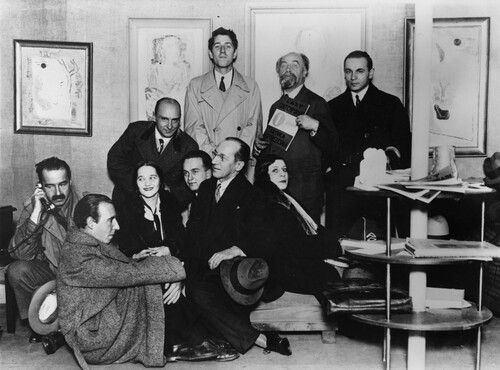 Florence Henri, Redactiebijeenkomst van L’Art Contemporain – Sztuka Wspólczesna in Galerie Zak, Parijs, april 1929. Collectie RKD – Nederlands Instituut voor Kunstgeschiedenis