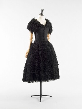 Cristóbal Balenciaga, zijden cocktailjurk, 1954, Palais Galliera © Julien Vidal / Galliera / Roger-Viollet