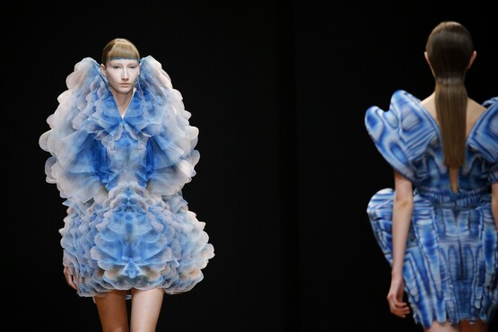 Iris van Herpen, collection Shift Souls, 2019  ʻCOSMICAʼ MICRO DRESS Vaporous coloured clouds by Kim Keever are printed on translucent organza, layered into a voluminous multi-dimensional print whose unfinished contours blur the body. Courtesey Iris van Herpen, Photo: Gio Staiano for NOW FASHION