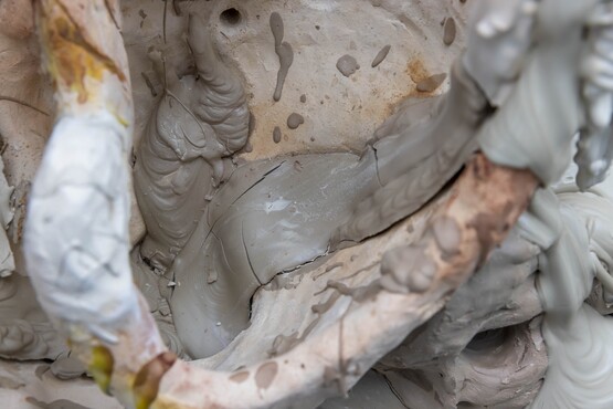 Mire Lee, As we lay dying, 2022, casting clay, unfired clay, fired clay, pump, water spray, rebars and other mixed media.