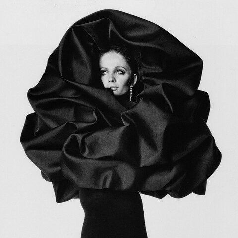 Irving Penn, Sue Murray in Balenciaga, Vogue, September 1967 © Condé Nast